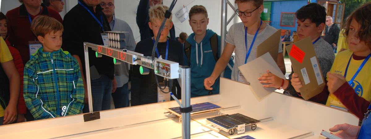 Schüler bei der Deutschen Meisterschaft SolarMobil 2019 in Bremen