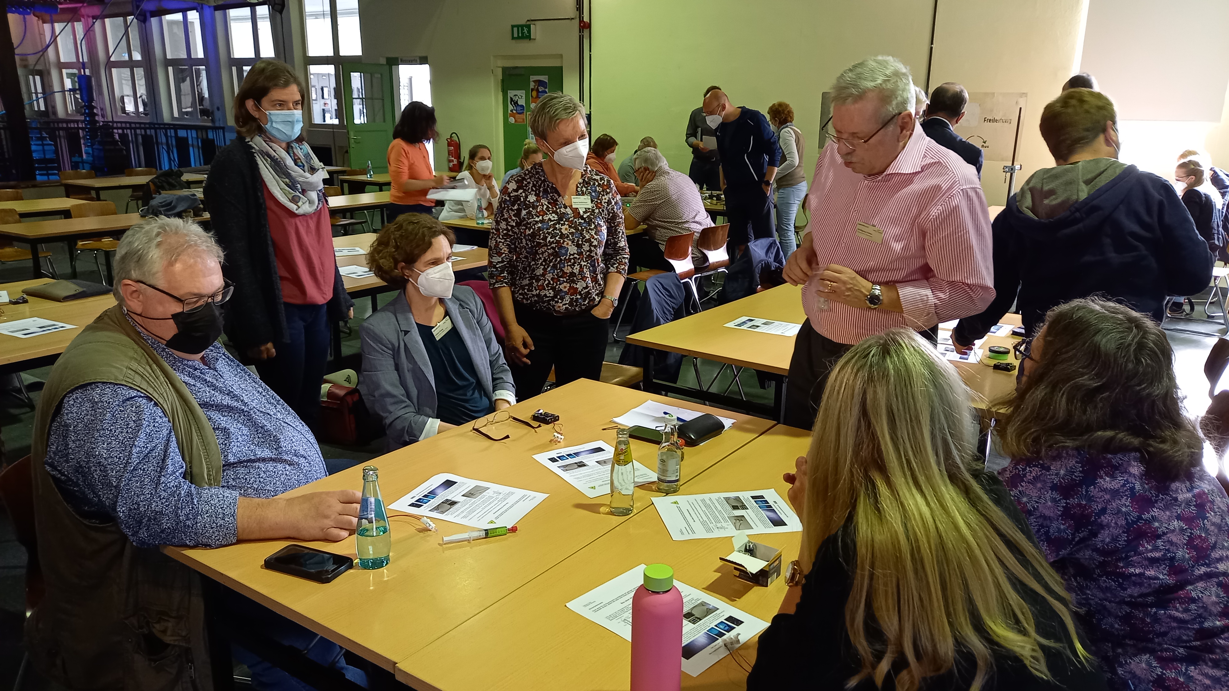 Qualifizierungsangebot in Jena: Lehrkräfte experimentieren beim Workshop "Click your Circuit"