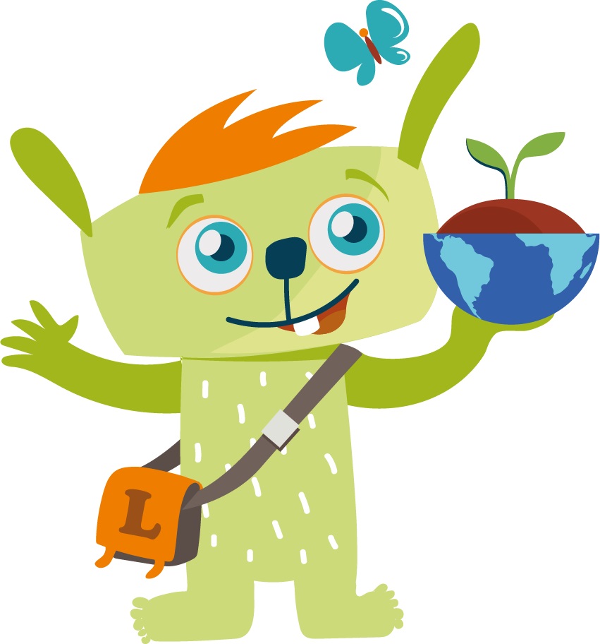 Das grüne Fanatasiewesen Lilu steht mit einer Umhängetasche da und hält eine Weltkugel, aus der eine Pflanze wächst. Über Lilu fliegt ein Schmetterling.