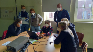 Qualifizierungsangebot in Jena: Lehrkräfte experimentieren beim Workshop "Click your Circuit"