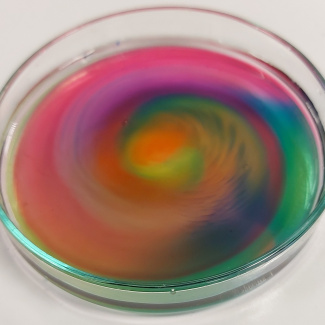 Bild aus dem Chemischen Fotokalender: Bunte Flüssigkeit