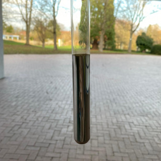 Bild aus dem Chemischen Fotokalender: Reagenzglas mit dunkler Füllung