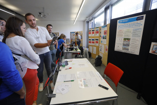 Projekt: Von begehbaren Atommodellen bis hin zur Untersuchung einer Achterbahn auf dem Schulhof – Augmented Reality als Problemlöser im naturwissenschaftlichen Unterricht