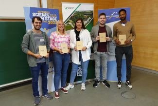 Ehrung der teilnhemenden Studierenden, Referendar*innen bzw. Berufseinsteiger*innen